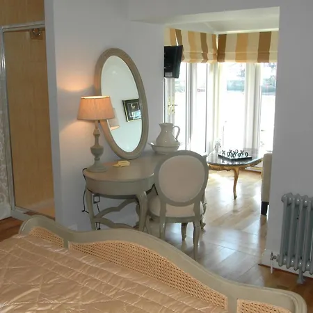 The Marine & Restaurant * Whitby