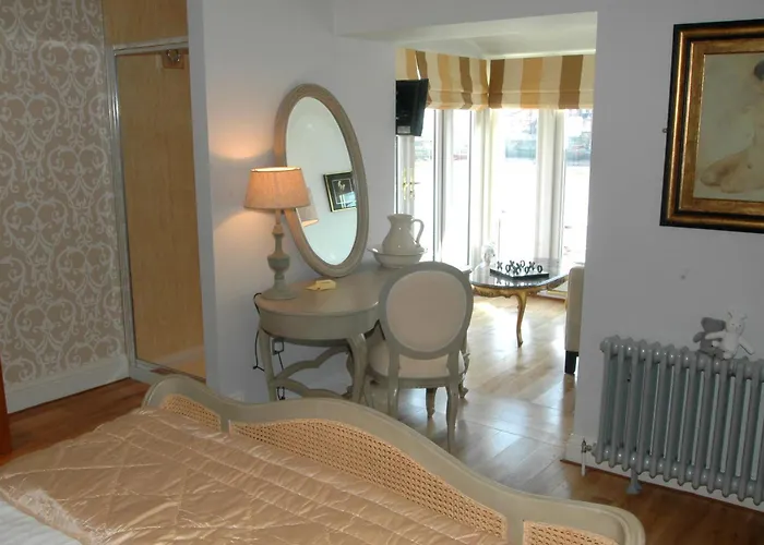 The Marine & Restaurant * 惠特比