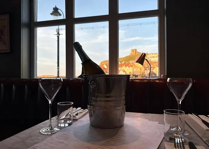 The Marine & Restaurant * 惠特比