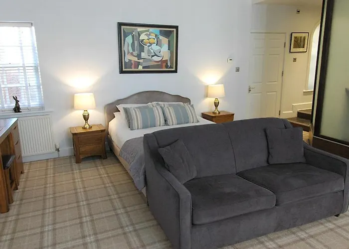 The Marine & Restaurant 惠特比